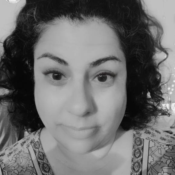 Profile Picture of Andrea Micciche (@achichi42) on Poshmark