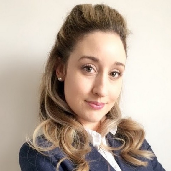 Profile Picture of Alexis Leineweber (@alexisl2) on Poshmark