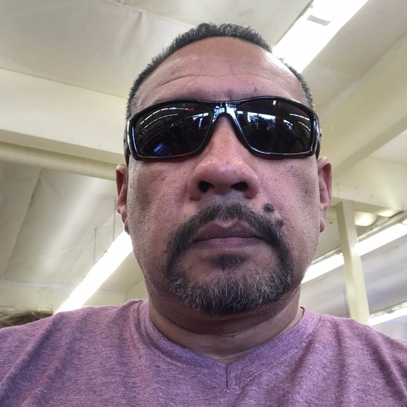 Profile Picture of Joe Lara (@joelara67) on Poshmark