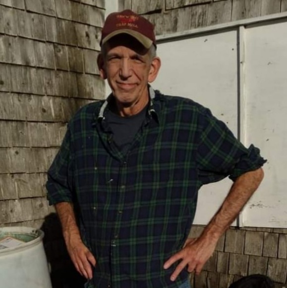 Profile Picture of Paul Bellefeuille (@peekutondy) on Poshmark