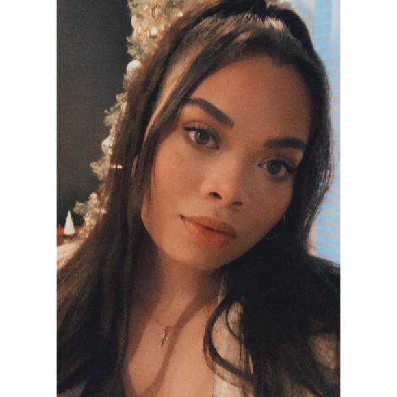 Profile Picture of Samantha Stclair (@samstclair) on Poshmark