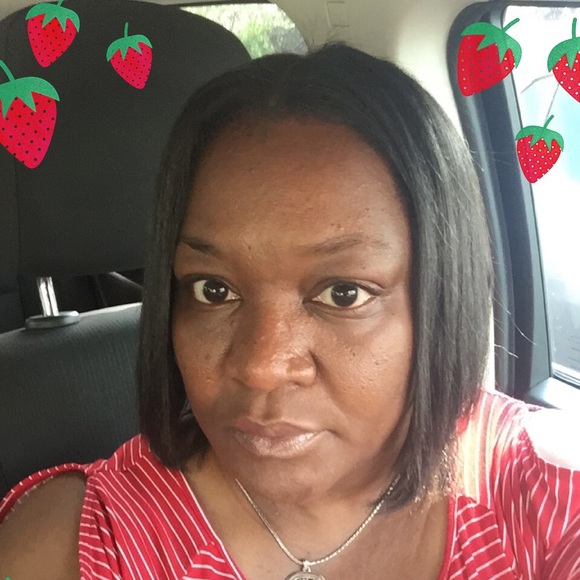 Profile Picture of Stacie Vaughn (@staciemv) on Poshmark