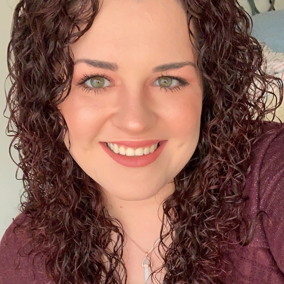 Profile Picture of Hannah Mclaughlin (@hjmcl1996) on Poshmark