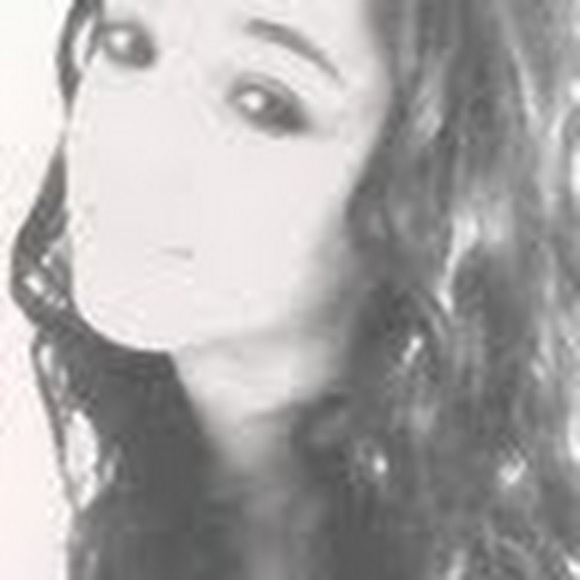 Profile Picture of Elizabeth Pendexter (@elizabethanne92) on Poshmark