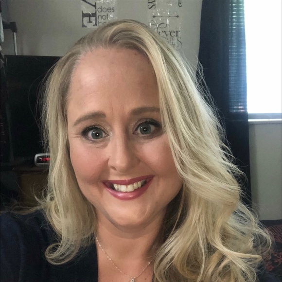 Profile Picture of Kelly Post (@kellypost4256) on Poshmark