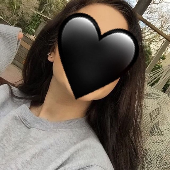 Profile Picture of Antonia Stevens (@antonia_ds) on Poshmark