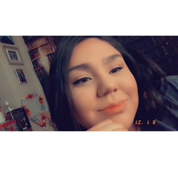 Profile Picture of Natalie Cowart (@nataliecowart15) on Poshmark