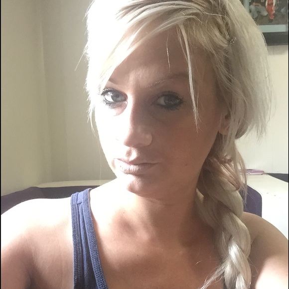 Profile Picture of Samantha Dickel (@kykysmama14) on Poshmark