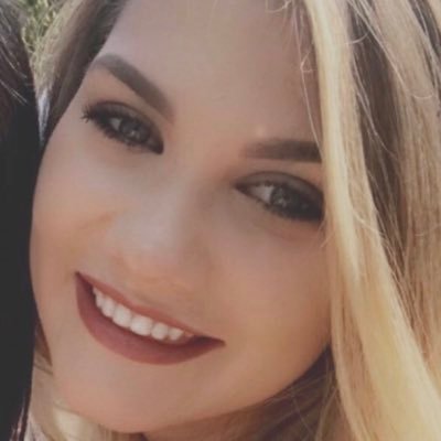 Profile Picture of Bailey Larsen (@becauseiamabee) on Twitter