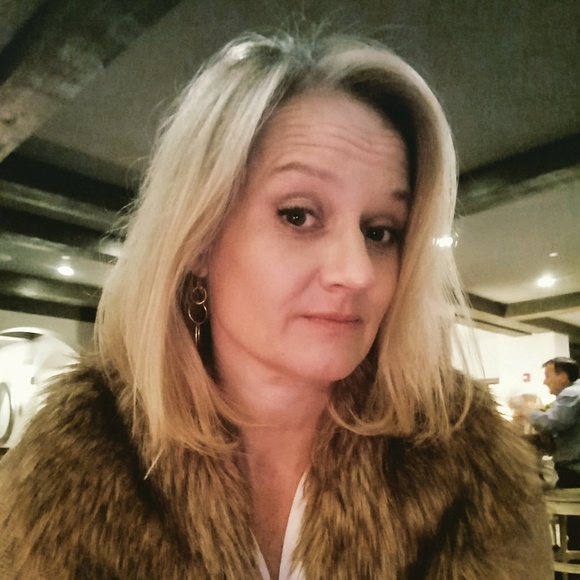 Profile Picture of Joyce Dvorak (@joycedvorak) on Poshmark