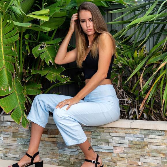 Profile Picture of Tayla Newling (@taylamaree7) on Poshmark