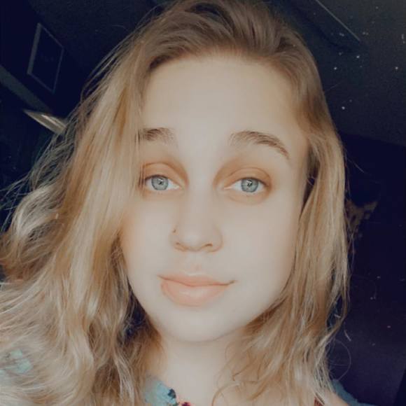 Profile Picture of Amanda Borak (@amanddaxmariiee) on Poshmark