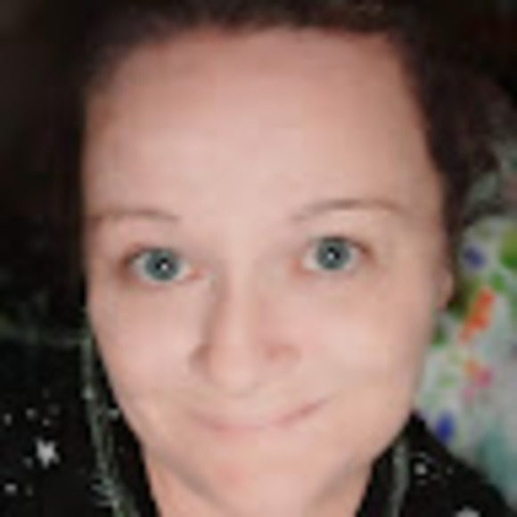 Profile Picture of Jeanna Proell (@jeannaproell) on Poshmark