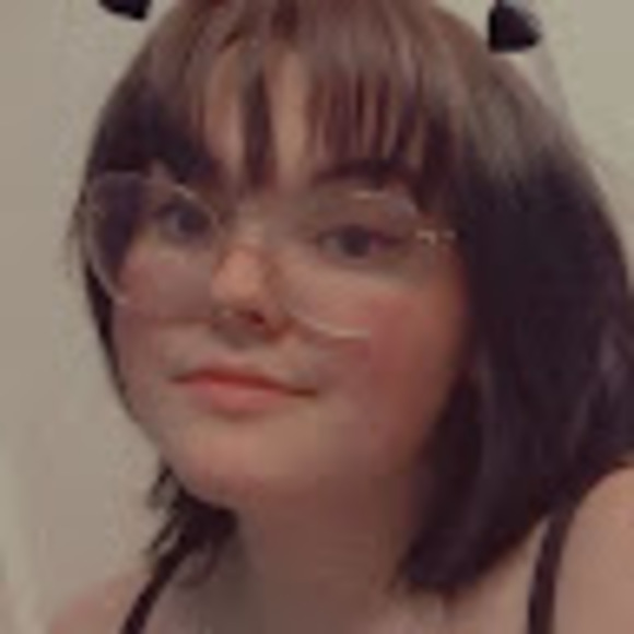 Profile Picture of Jess Anliker (@jessanliker) on Poshmark