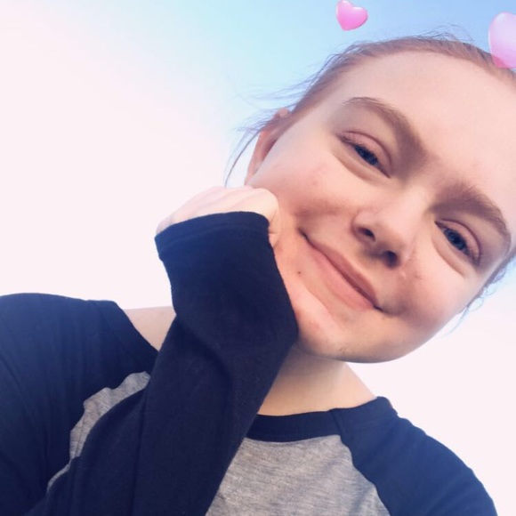 Profile Picture of Aspen Cook (@lilluv) on Poshmark