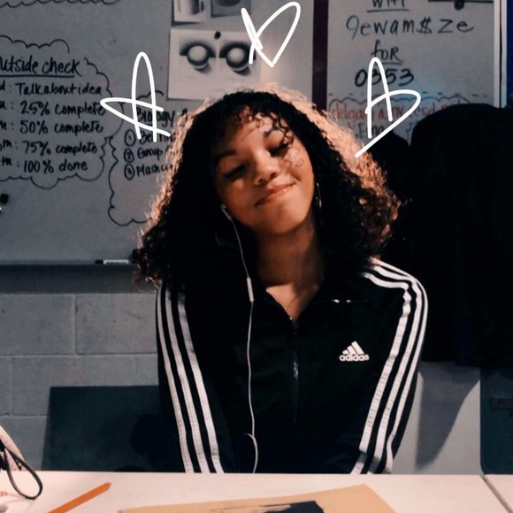 Profile Picture of Amya Phyfiher (@amyaphyfiher) on Poshmark