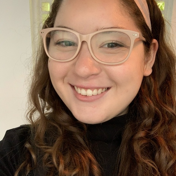 Profile Picture of Yolanda Casanova (@yolivic) on Poshmark
