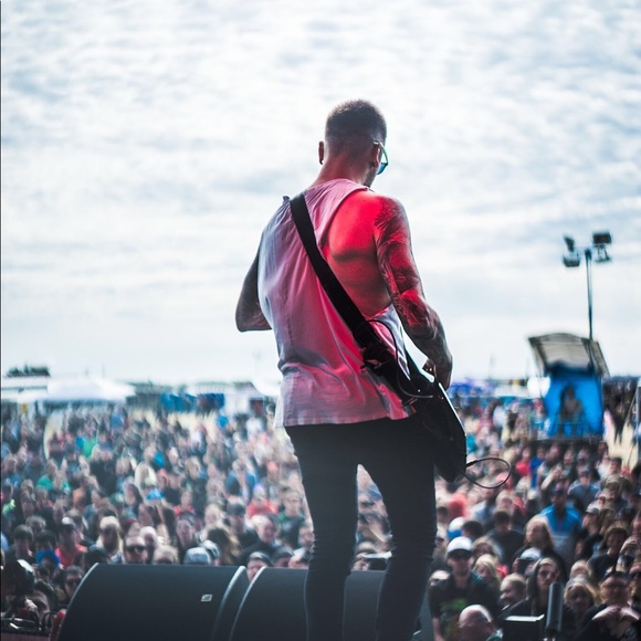 Profile Picture of Lee Milbrandt (@versuslee) on Poshmark