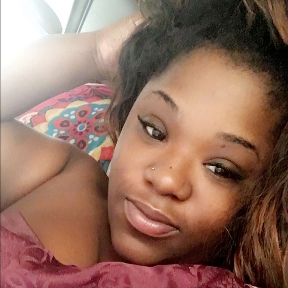 Profile Picture of Kadijah Mcclenton (@kadijahyvonne) on Poshmark
