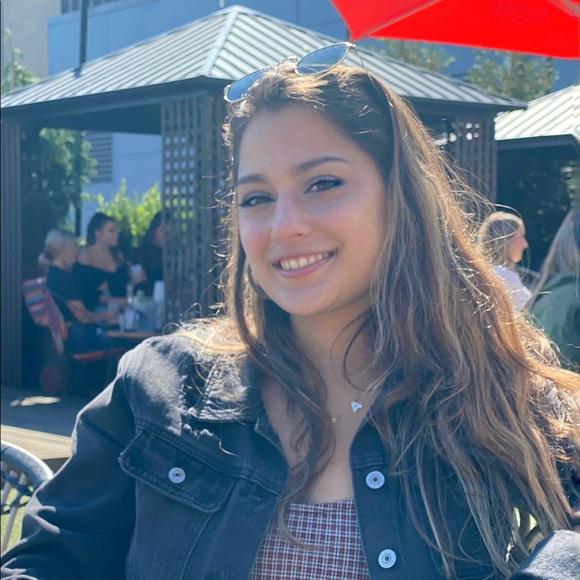 Profile Picture of Alyssa Scartozzi (@a_scartozzi) on Poshmark