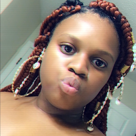 Profile Picture of Ta’shon Grant (@babiigurl_tae) on Poshmark