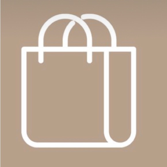 Profile Picture of Aestheticclothing Differentbrands (@hidalgolandre) on Poshmark