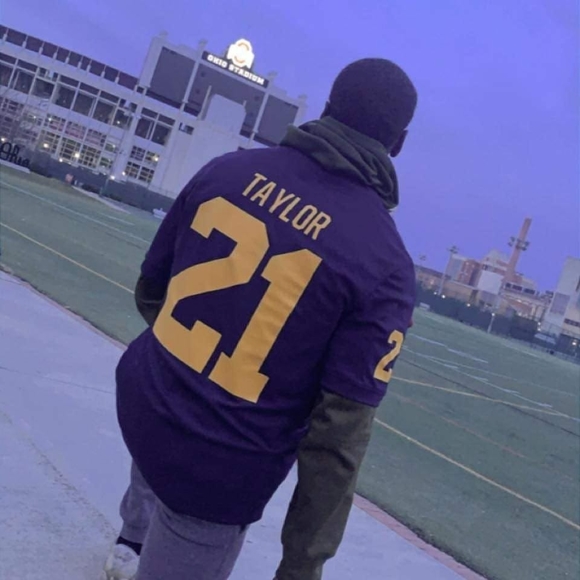 Profile Picture of Tyler Taylor (@tylertaylor674) on Poshmark