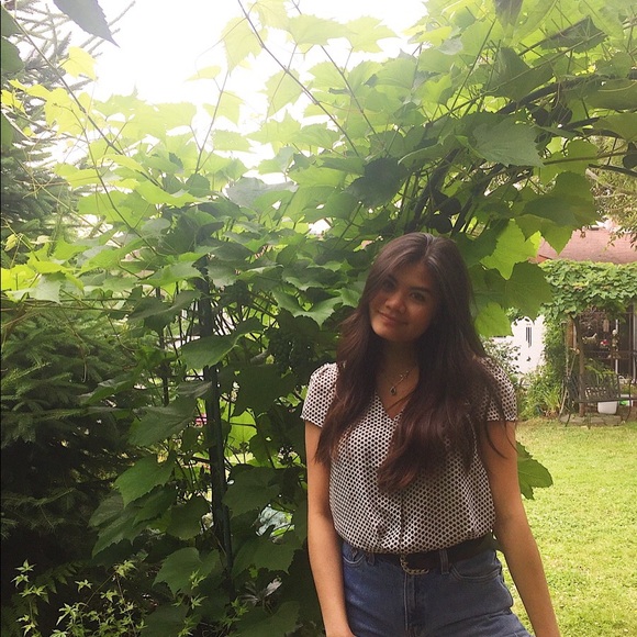 Profile Picture of Kimberly Howitt (@khhowitt) on Poshmark