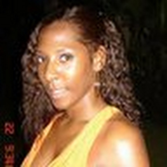 Profile Picture of Geneen C (@geefav) on Poshmark