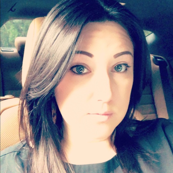 Profile Picture of Amy Hebert (@ahebert0828) on Poshmark