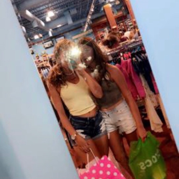 Profile Picture of Shayna Jankiewicz (@_shayna) on Poshmark