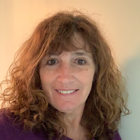 Profile Picture of Karen Crooks (@hubtowner) on Poshmark