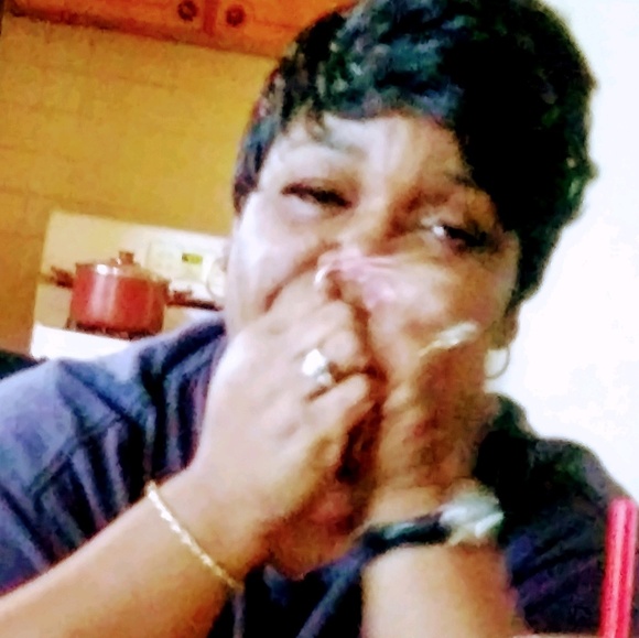 Profile Picture of Stephanie Tabb (@stephanietabb) on Poshmark