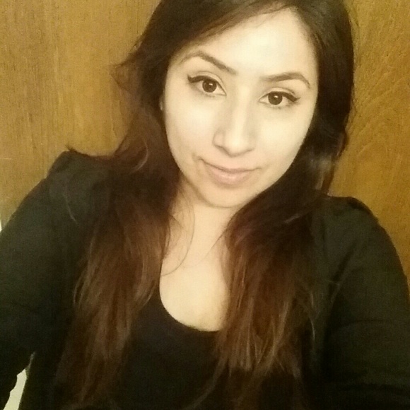 Profile Picture of Minerva Cabrera (@minierva) on Poshmark