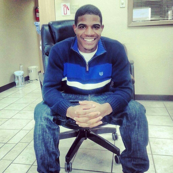 Profile Picture of Rondallieus Hall (@checc_run_it) on Poshmark