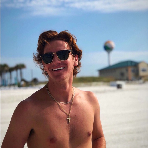 Profile Picture of Jake Alexander (@tikijake) on Poshmark