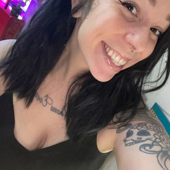 Profile Picture of Taylor Ardwin (@taylor_ardwin) on Poshmark