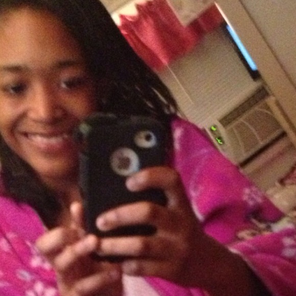 Profile Picture of Jasmine Farrow (@jazi1998) on Poshmark