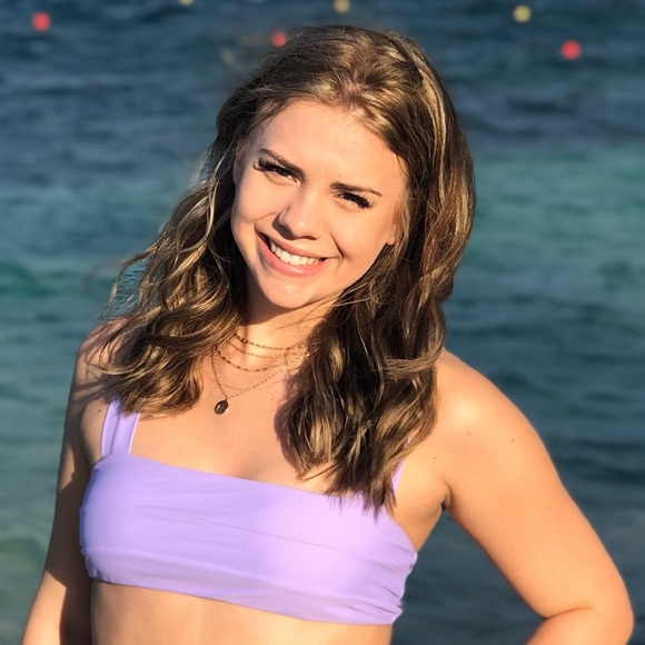 Profile Picture of Allyson Goldsberry (@algoldsberry) on Poshmark