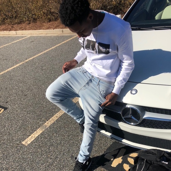 Profile Picture of Sheldon Harris (@sheldonh05) on Poshmark