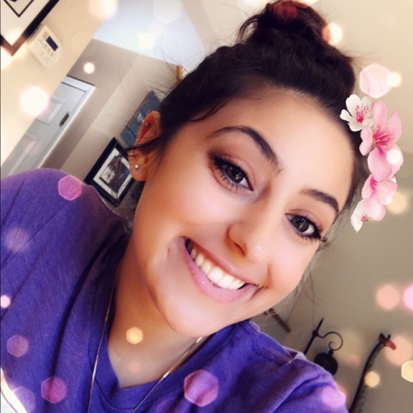 Profile Picture of Camille Joelner (@camillejoelner) on Poshmark
