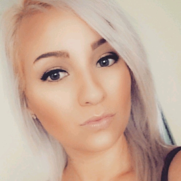 Profile Picture of Jamie Bates (@jamiebates907) on Poshmark