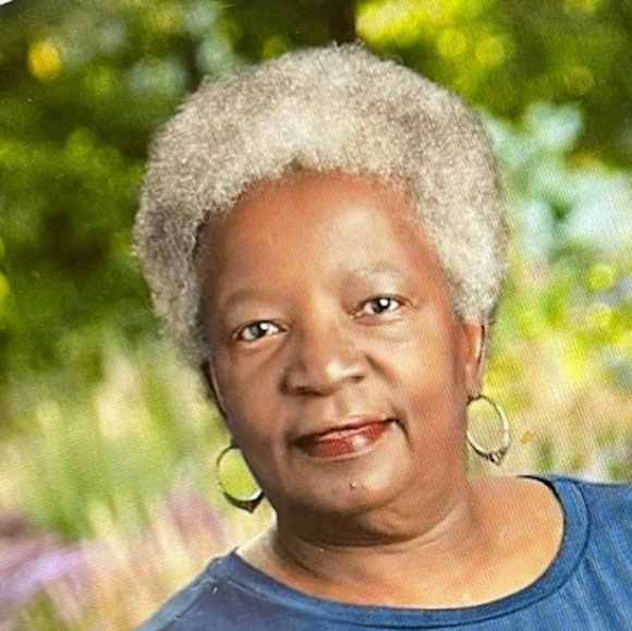 Profile Picture of Julia Gates (@juliagates610) on Poshmark