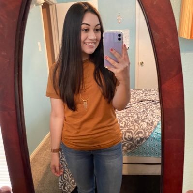 Profile Picture of Veronica (@ronnie_esquivel) on Twitter