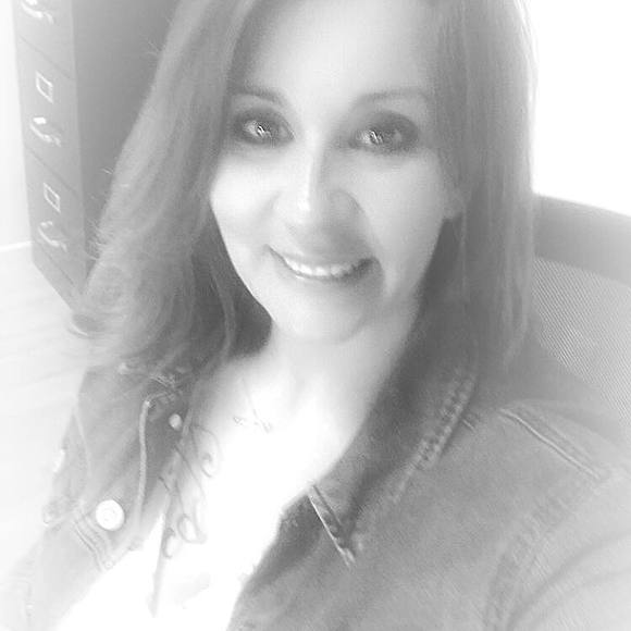 Profile Picture of Tonya Cordell (@tonya381) on Poshmark