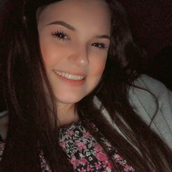 Profile Picture of Breaunna Casteel (@breaunnacasteel) on Poshmark