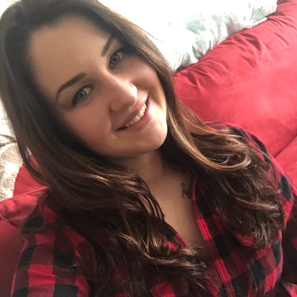 Profile Picture of Katie Ours (@katie_ours) on Poshmark