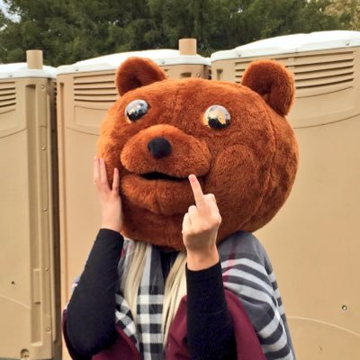 Profile Picture of Anna Dietrich (@shmandog) on Twitter