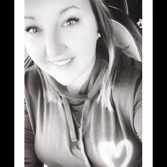 Profile Picture of Kelsey Riddle (@klriddle13) on Poshmark