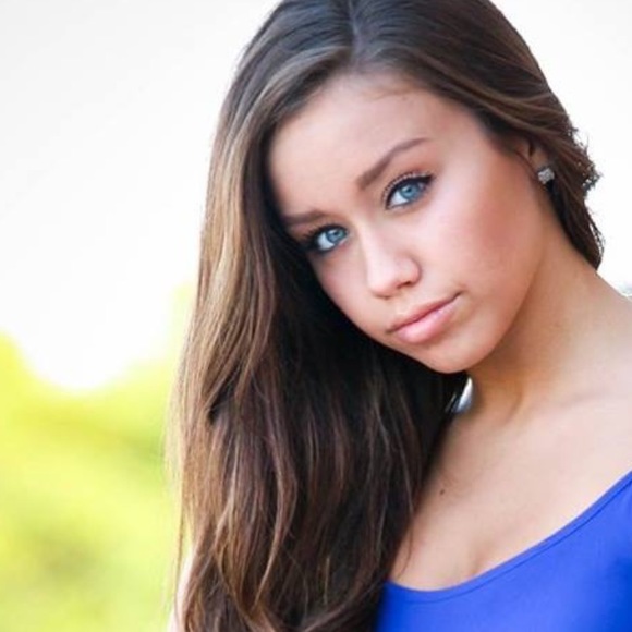 Sarah Pietig - Poshmark Profile Picture of Sarah Pietig (@sarahmpietig) on Poshmark